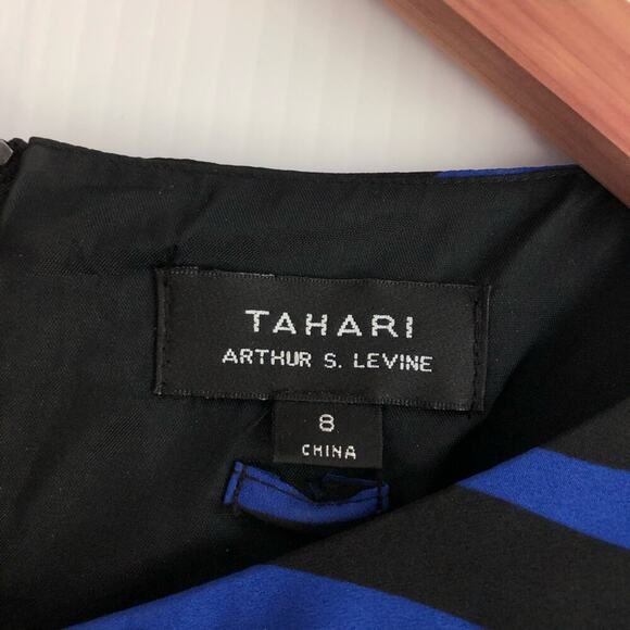 Tahari Arthur S. Levine cobalt and black wavy design shift dress keyhole size 8 - Picture 5 of 10